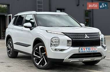 Внедорожник / Кроссовер Mitsubishi Outlander 2022 в 