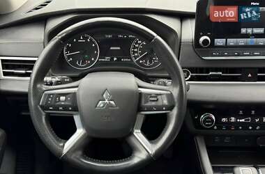 Внедорожник / Кроссовер Mitsubishi Outlander 2022 в 