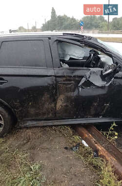 Внедорожник / Кроссовер Mitsubishi Outlander 2014 в 