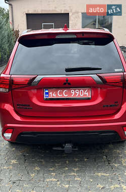 Внедорожник / Кроссовер Mitsubishi Outlander 2021 в 