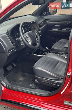 Внедорожник / Кроссовер Mitsubishi Outlander 2021 в 