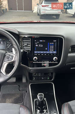 Внедорожник / Кроссовер Mitsubishi Outlander 2021 в 