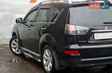 Внедорожник / Кроссовер Mitsubishi Outlander 2010 в 
