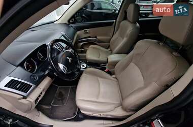 Внедорожник / Кроссовер Mitsubishi Outlander 2010 в 