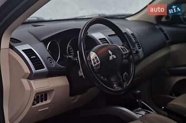 Внедорожник / Кроссовер Mitsubishi Outlander 2010 в 