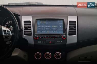 Внедорожник / Кроссовер Mitsubishi Outlander 2010 в 