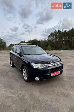 Внедорожник / Кроссовер Mitsubishi Outlander 2013 в 