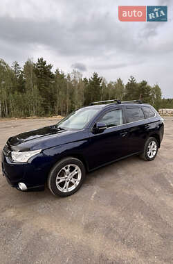 Внедорожник / Кроссовер Mitsubishi Outlander 2013 в 