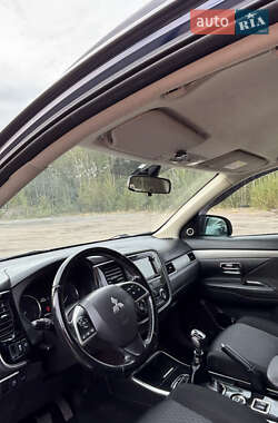 Внедорожник / Кроссовер Mitsubishi Outlander 2013 в 
