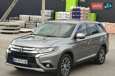 Внедорожник / Кроссовер Mitsubishi Outlander 2015 в 