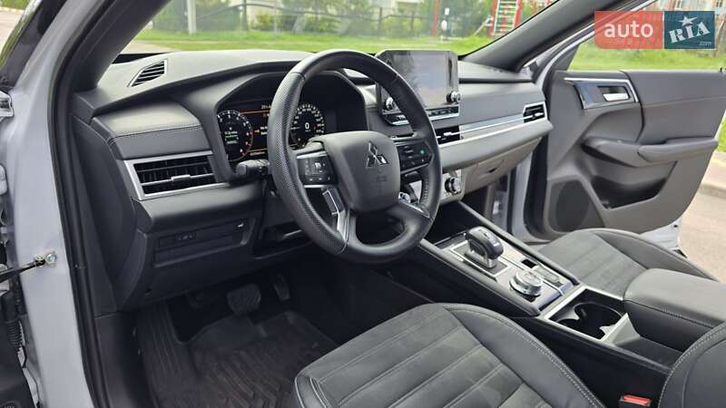 Внедорожник / Кроссовер Mitsubishi Outlander 2022 в Киеве