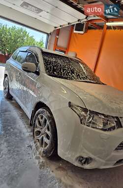 Внедорожник / Кроссовер Mitsubishi Outlander 2014 в Харькове