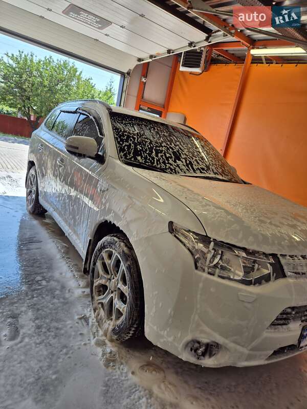 Внедорожник / Кроссовер Mitsubishi Outlander 2014 в Харькове фото Внедорожник / Кроссовер Mitsubishi Outlander 2014 в Харькове