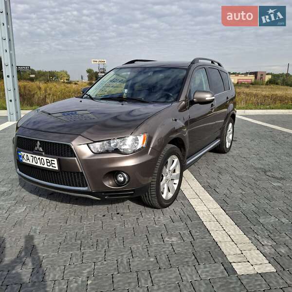 Внедорожник / Кроссовер Mitsubishi Outlander 2011 в 