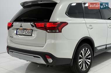 Внедорожник / Кроссовер Mitsubishi Outlander 2018 в 