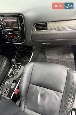 Внедорожник / Кроссовер Mitsubishi Outlander 2018 в 