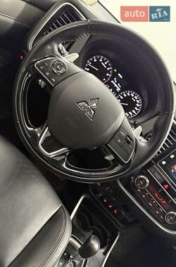 Внедорожник / Кроссовер Mitsubishi Outlander 2018 в 