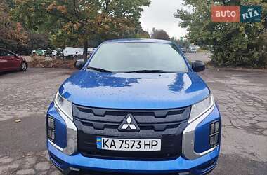 Позашляховик / Кросовер Mitsubishi Outlander 2020 в Києві
