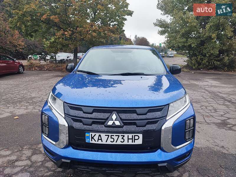 Внедорожник / Кроссовер Mitsubishi Outlander 2020 в Киеве