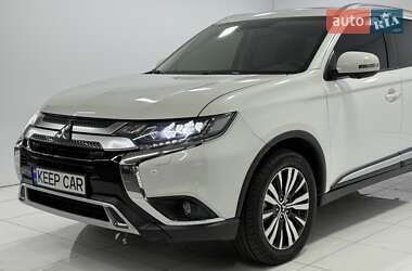 Внедорожник / Кроссовер Mitsubishi Outlander 2018 в 