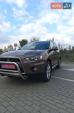 Внедорожник / Кроссовер Mitsubishi Outlander 2011 в 
