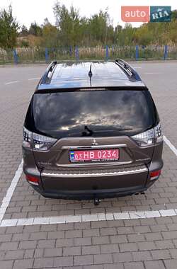Внедорожник / Кроссовер Mitsubishi Outlander 2011 в 