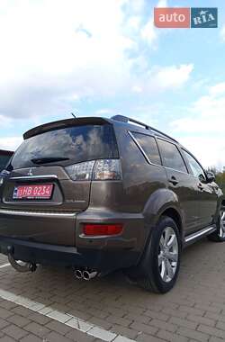 Внедорожник / Кроссовер Mitsubishi Outlander 2011 в 