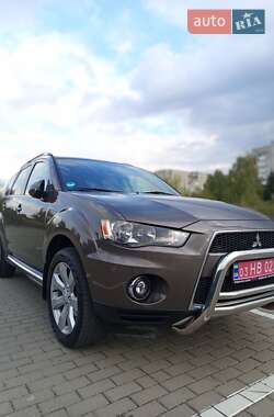 Внедорожник / Кроссовер Mitsubishi Outlander 2011 в 