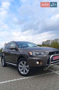 Внедорожник / Кроссовер Mitsubishi Outlander 2011 в 