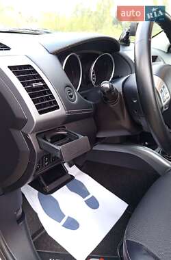 Внедорожник / Кроссовер Mitsubishi Outlander 2011 в 