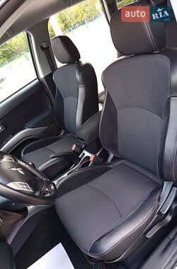 Внедорожник / Кроссовер Mitsubishi Outlander 2011 в 