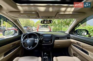 Внедорожник / Кроссовер Mitsubishi Outlander 2017 в 