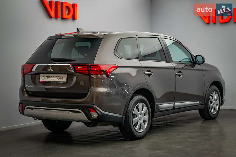 Внедорожник / Кроссовер Mitsubishi Outlander 2021 в Киеве