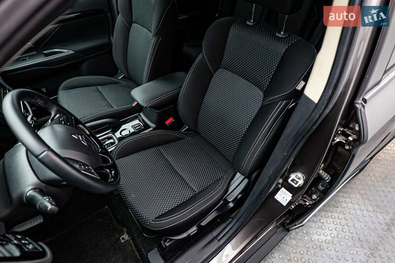 Внедорожник / Кроссовер Mitsubishi Outlander 2021 в Киеве