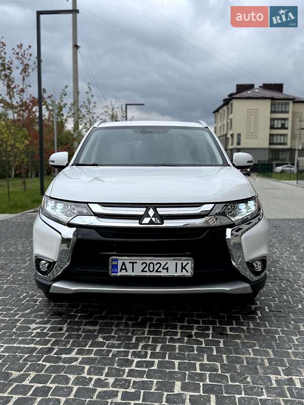 Позашляховик / Кросовер Mitsubishi Outlander 2016 в Івано-Франківську
