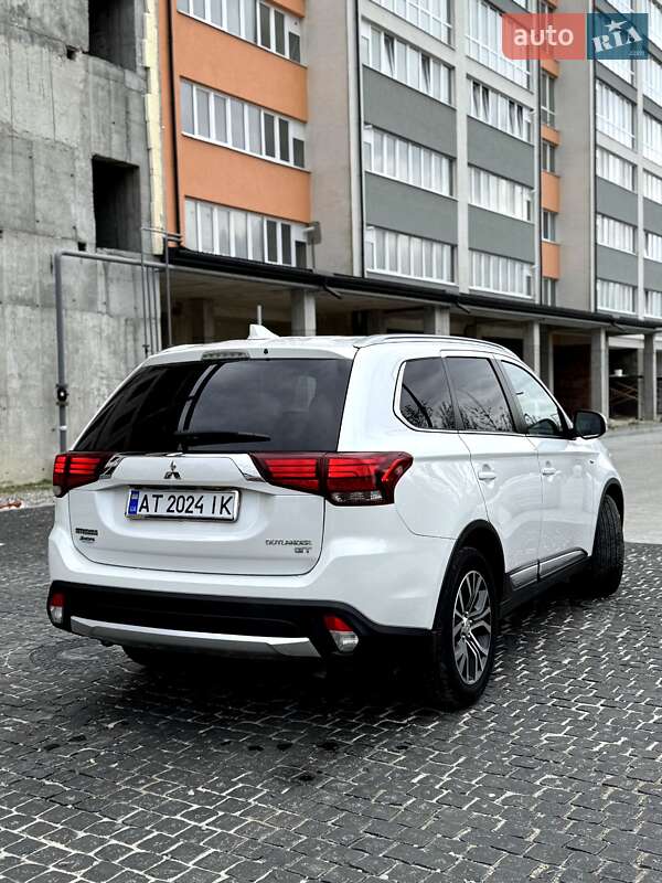 Позашляховик / Кросовер Mitsubishi Outlander 2016 в Івано-Франківську