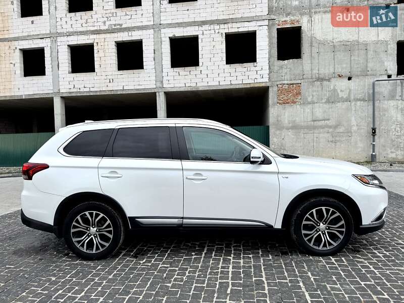 Позашляховик / Кросовер Mitsubishi Outlander 2016 в Івано-Франківську