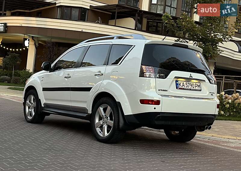 Внедорожник / Кроссовер Mitsubishi Outlander 2010 в Киеве