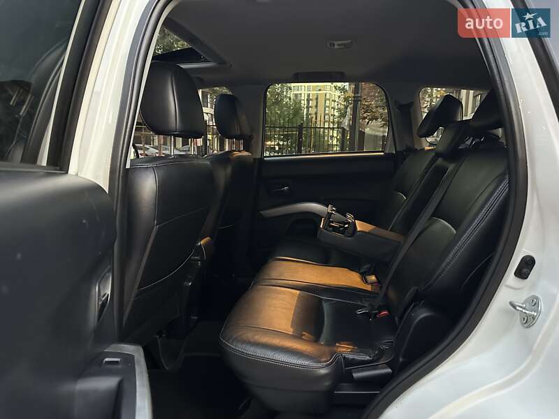 Внедорожник / Кроссовер Mitsubishi Outlander 2010 в Киеве