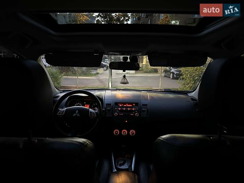 Внедорожник / Кроссовер Mitsubishi Outlander 2010 в Киеве