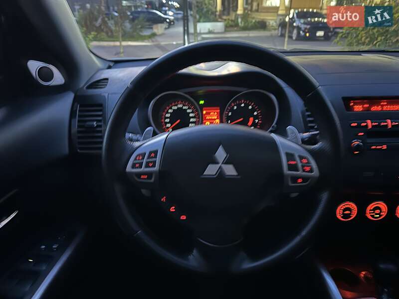 Внедорожник / Кроссовер Mitsubishi Outlander 2010 в Киеве