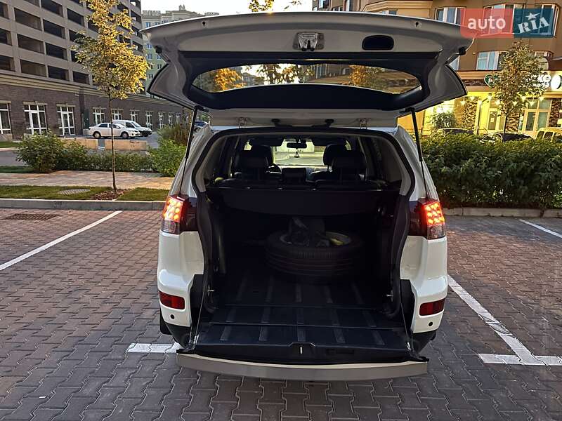 Внедорожник / Кроссовер Mitsubishi Outlander 2010 в Киеве
