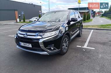 Внедорожник / Кроссовер Mitsubishi Outlander 2017 в 
