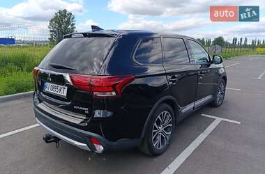Внедорожник / Кроссовер Mitsubishi Outlander 2017 в 