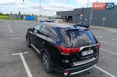 Внедорожник / Кроссовер Mitsubishi Outlander 2017 в 