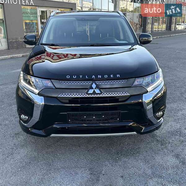 Внедорожник / Кроссовер Mitsubishi Outlander 2018 в 