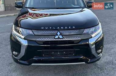 Внедорожник / Кроссовер Mitsubishi Outlander 2018 в 