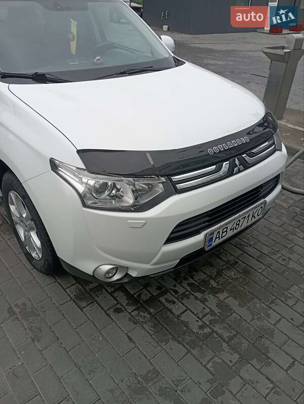 Внедорожник / Кроссовер Mitsubishi Outlander 2013 в 