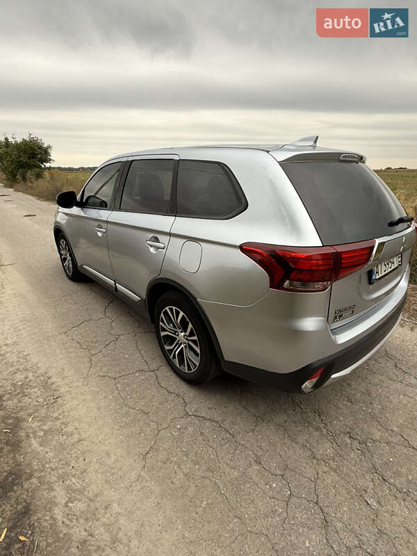 Внедорожник / Кроссовер Mitsubishi Outlander 2017 в Киеве