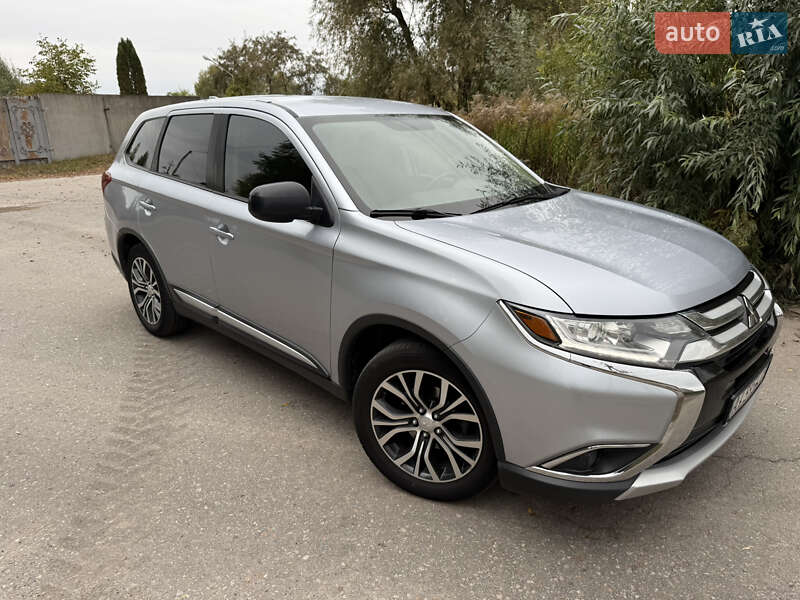 Внедорожник / Кроссовер Mitsubishi Outlander 2017 в Киеве